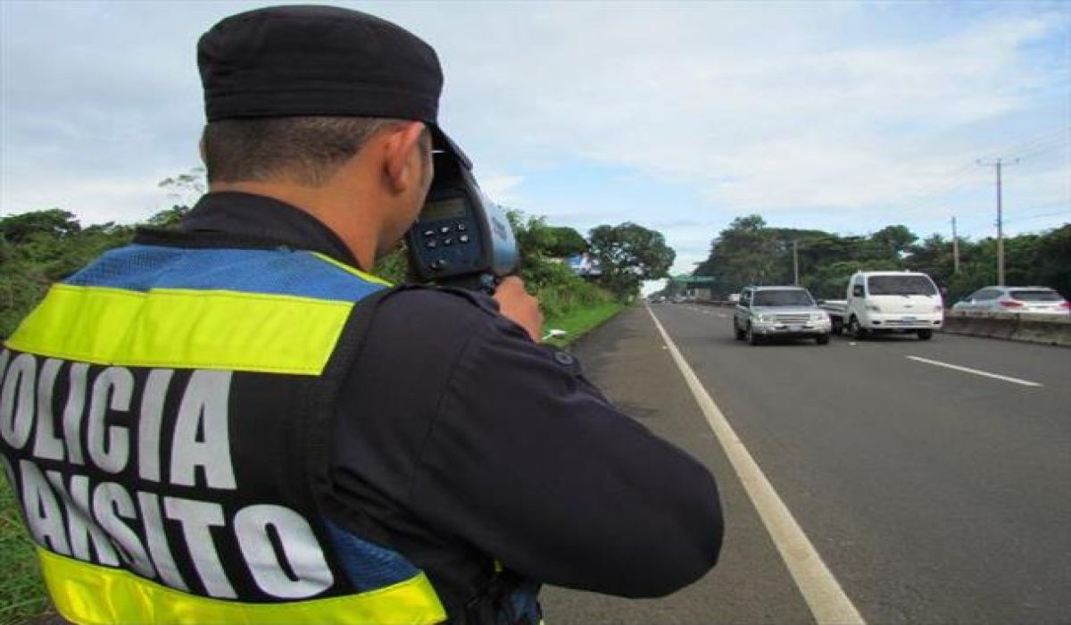 Agentes de Tránsito realizan controles vehiculares en varios puntos del país agentes-de-transito-realizan-controles-vehiculares-en-varios-puntos-del-pais