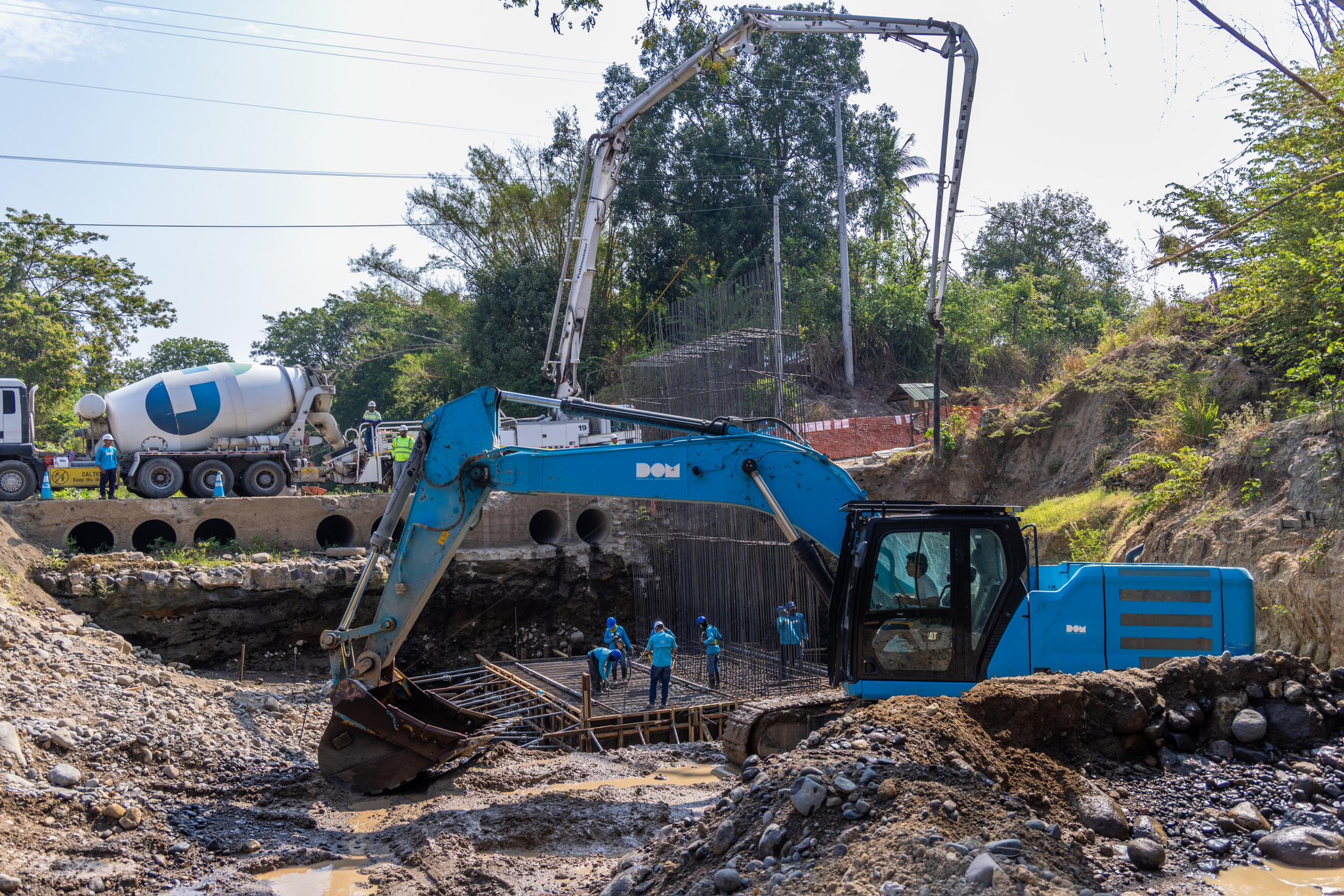 avanzan-trabajos-en-la-construccion-del-puente-sobre-el-rio-jalponga-en-santiago-nonualco