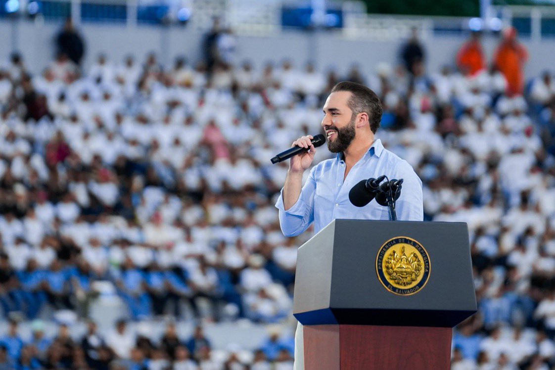el-salvador-apuesta-por-transformar-la-educacion-con-inversion-tecnologia-y-50-mil-becas