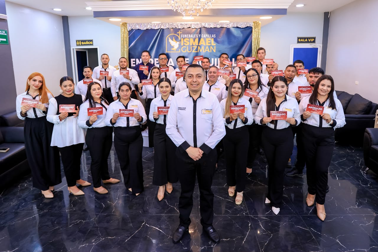 funerales-y-capillas-ismael-guzman-entrega-aguinaldo-adelantado-a-sus-colaboradores-en-sensuntepeque