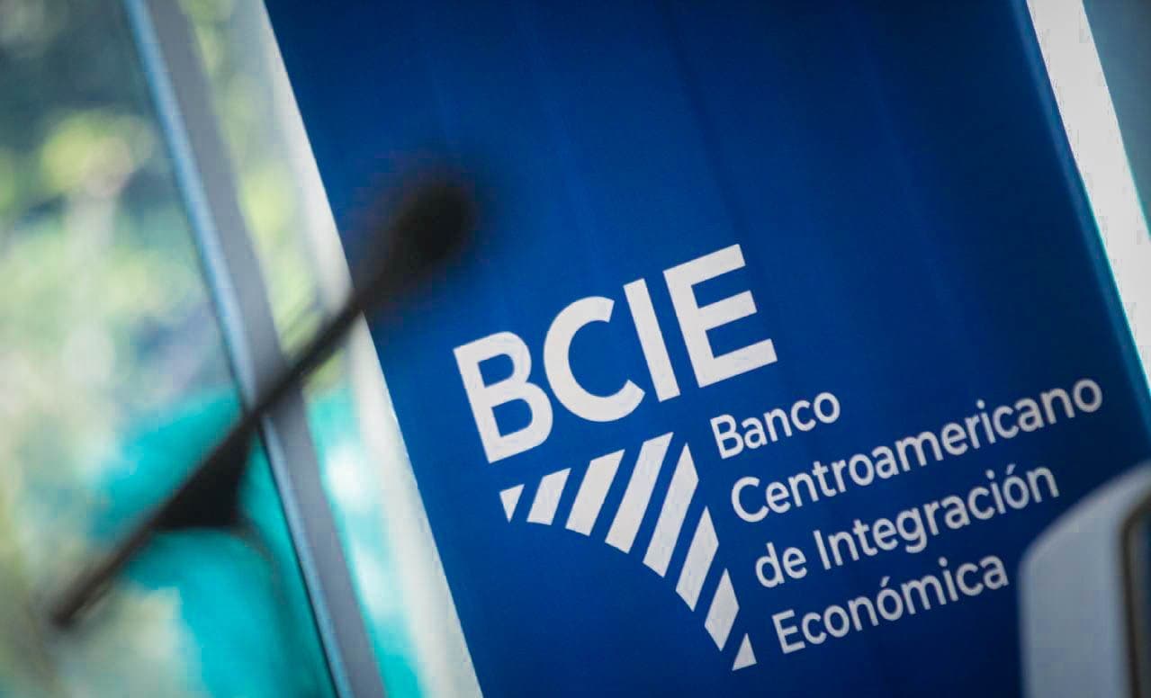 el-salvador-y-el-bcie-firman-convenio-para-impulsar-el-programa-de-infraestructura-vial-y-movilidad-urbana-fase-i