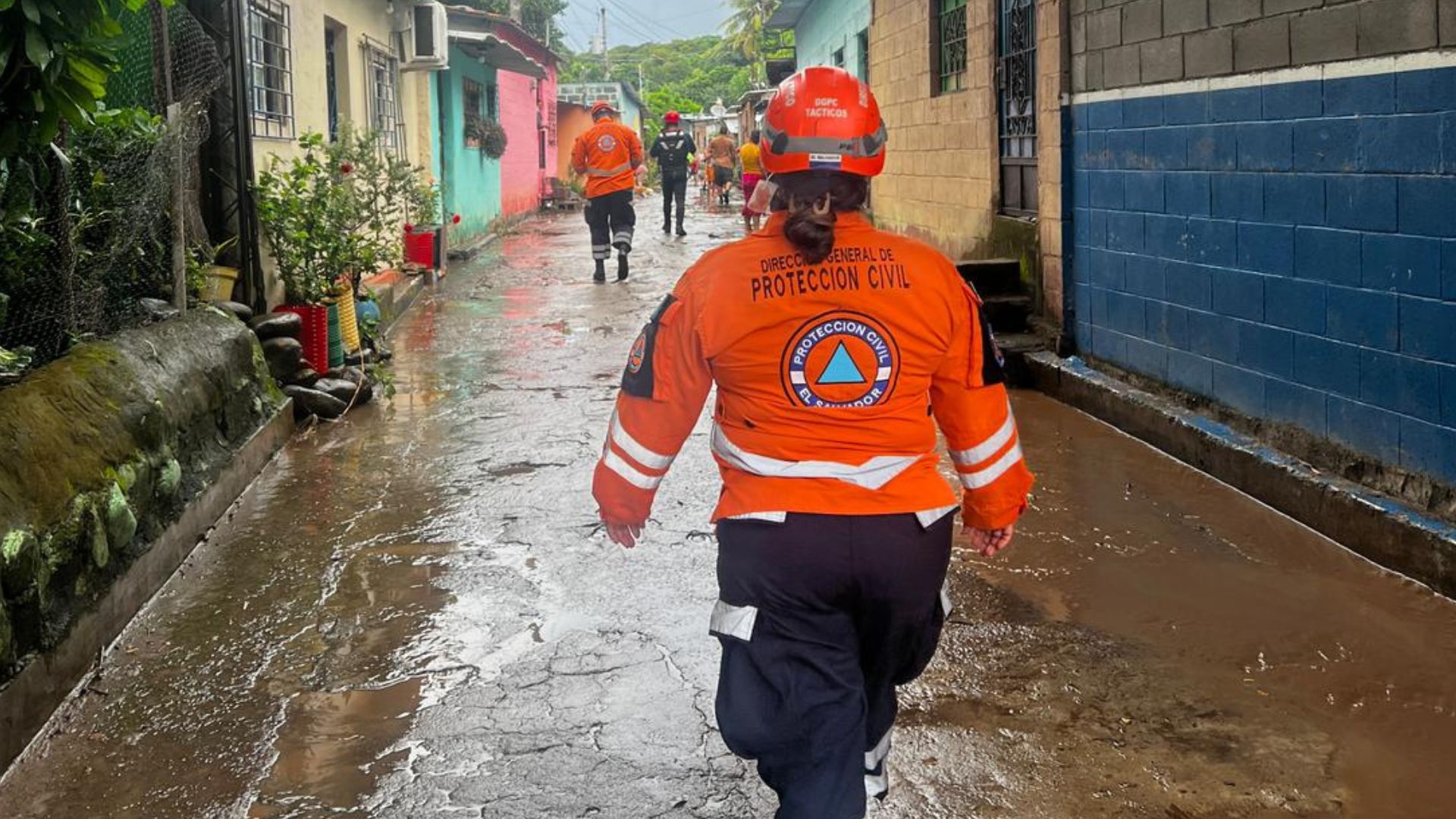 Protección Civil mantiene alerta naranja por lluvias continuas en El Salvador proteccion-civil-mantiene-alerta-naranja-por-lluvias-continuas-en-el-salvador