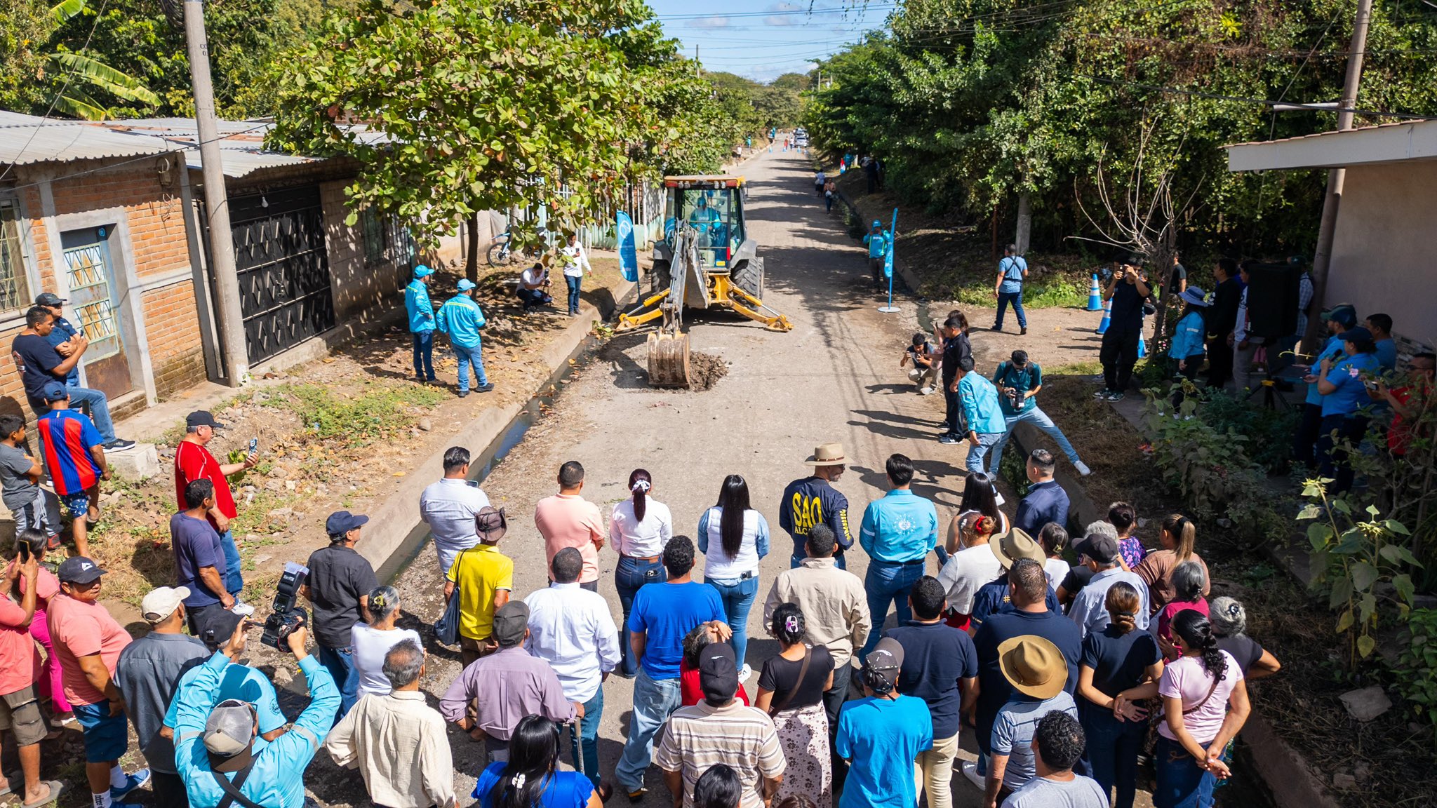 dom-reconstruira-37-km-entre-canton-las-flores-y-colonia-el-tazumal-beneficiando-a-mas-de-4000-personas