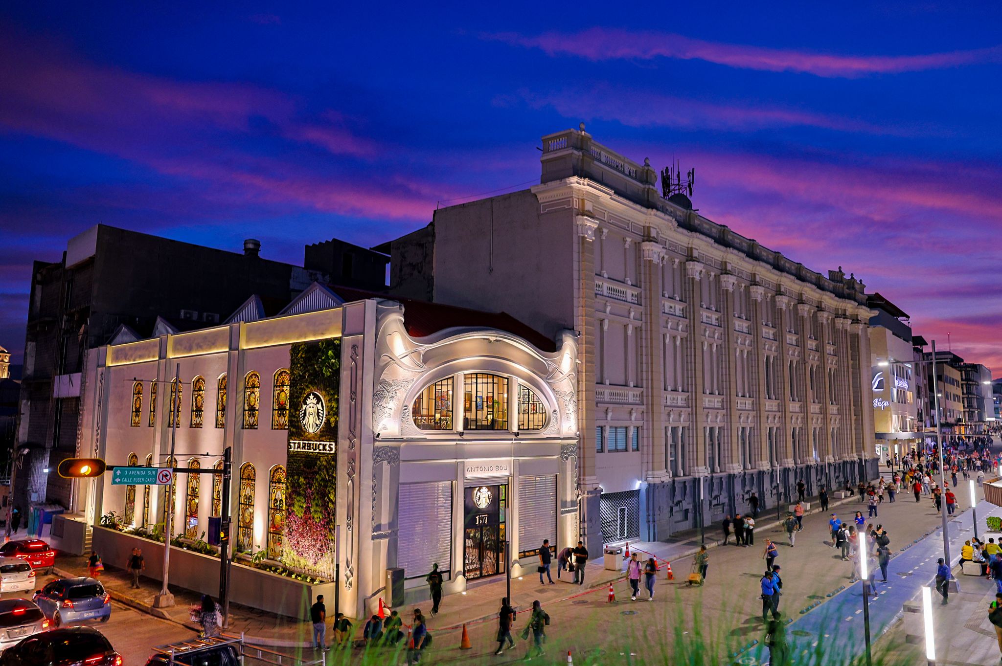 diseno-moderno-y-raices-historicas-asi-es-casa-bou-la-nueva-joya-de-starbucks-en-san-salvador