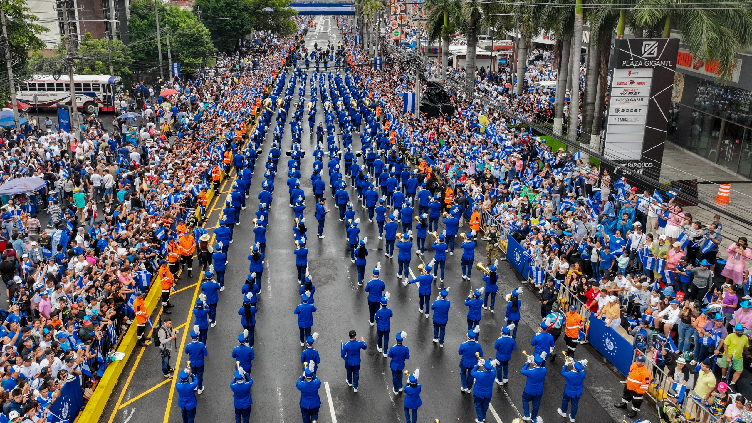 el-salvador-celebra-su-204-aniversario-de-independencia-con-un-colorido-desfile