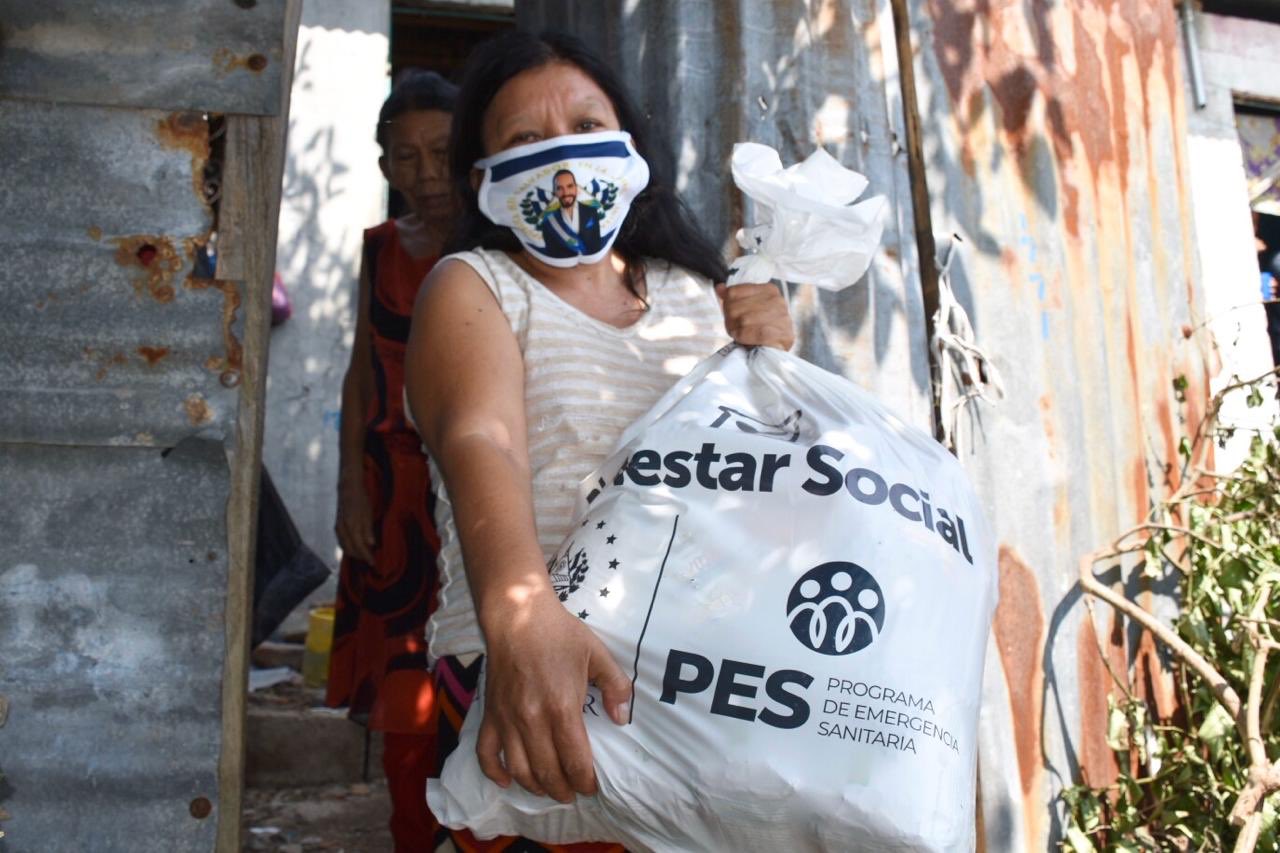 familias-siguen-recibiendo-paquetes-alimentarios-para-garantizar-nutricion-ante-crisis-por-covid19