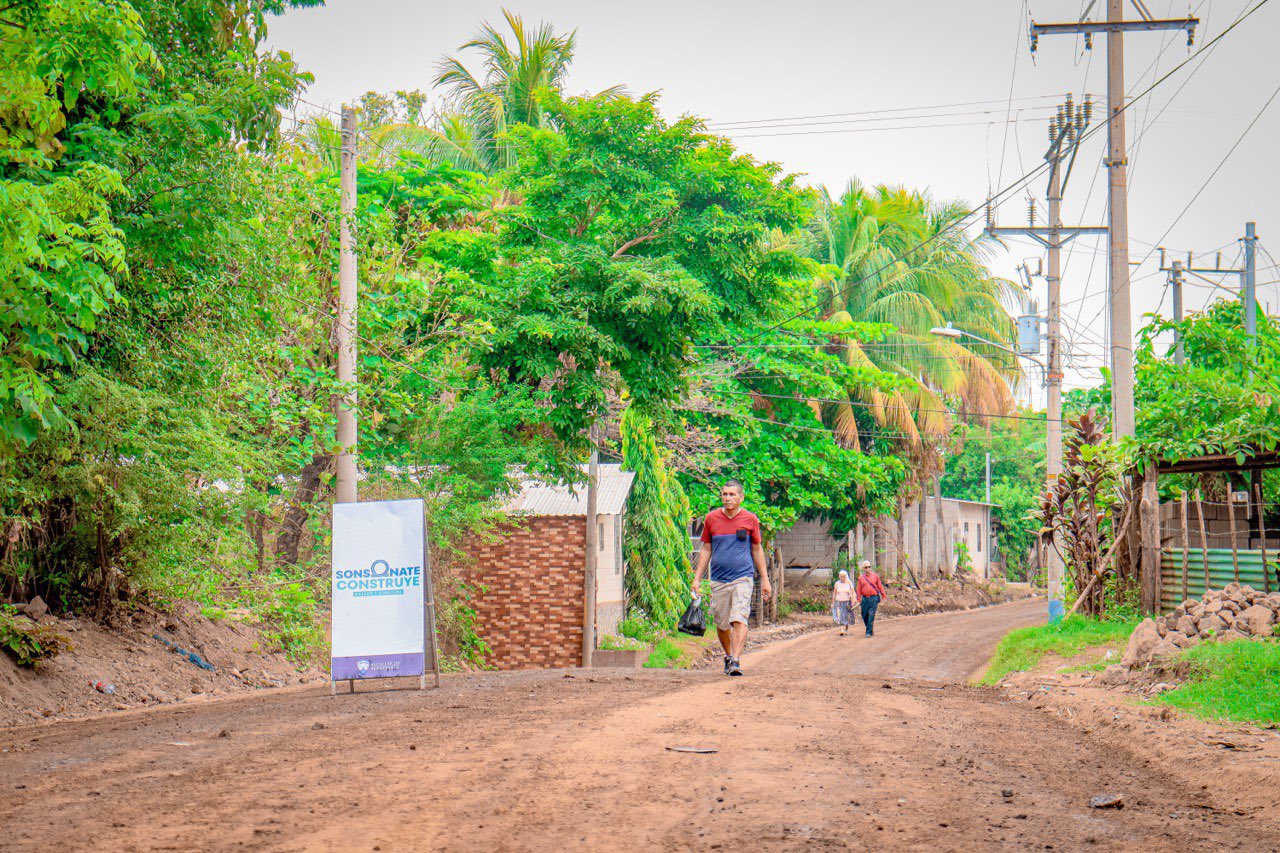 habitantes-de-lotificaciones-la-pradera-y-san-andres-son-beneficiados-con-reparacion-de-calles-en-sonsonate