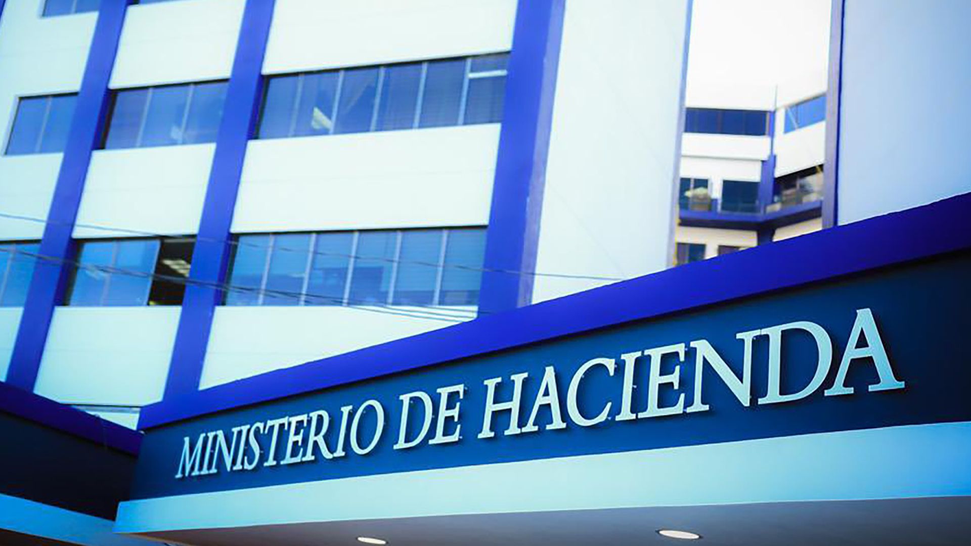 hacienda-registra-aumento-en-recaudacion-de-impuestos