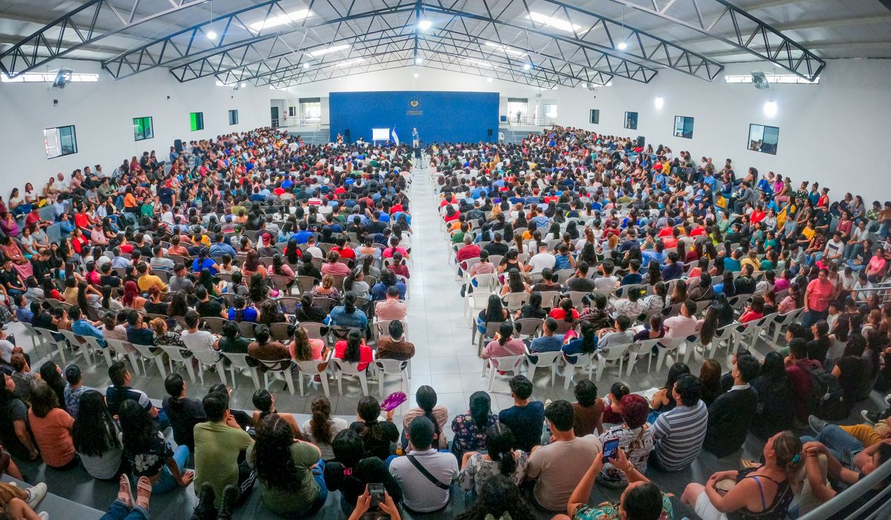 el-salvador-promueve-educacion-universitaria-para-jovenes