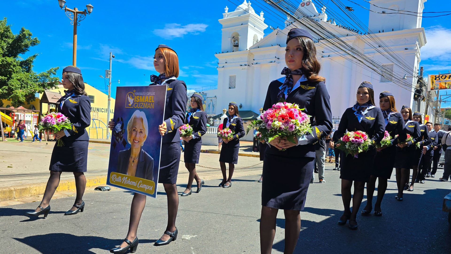 funerales-y-capillas-ismael-guzman-presenta-las-aeromozas-de-la-muerte-para-homenajes-de-vida-unicos