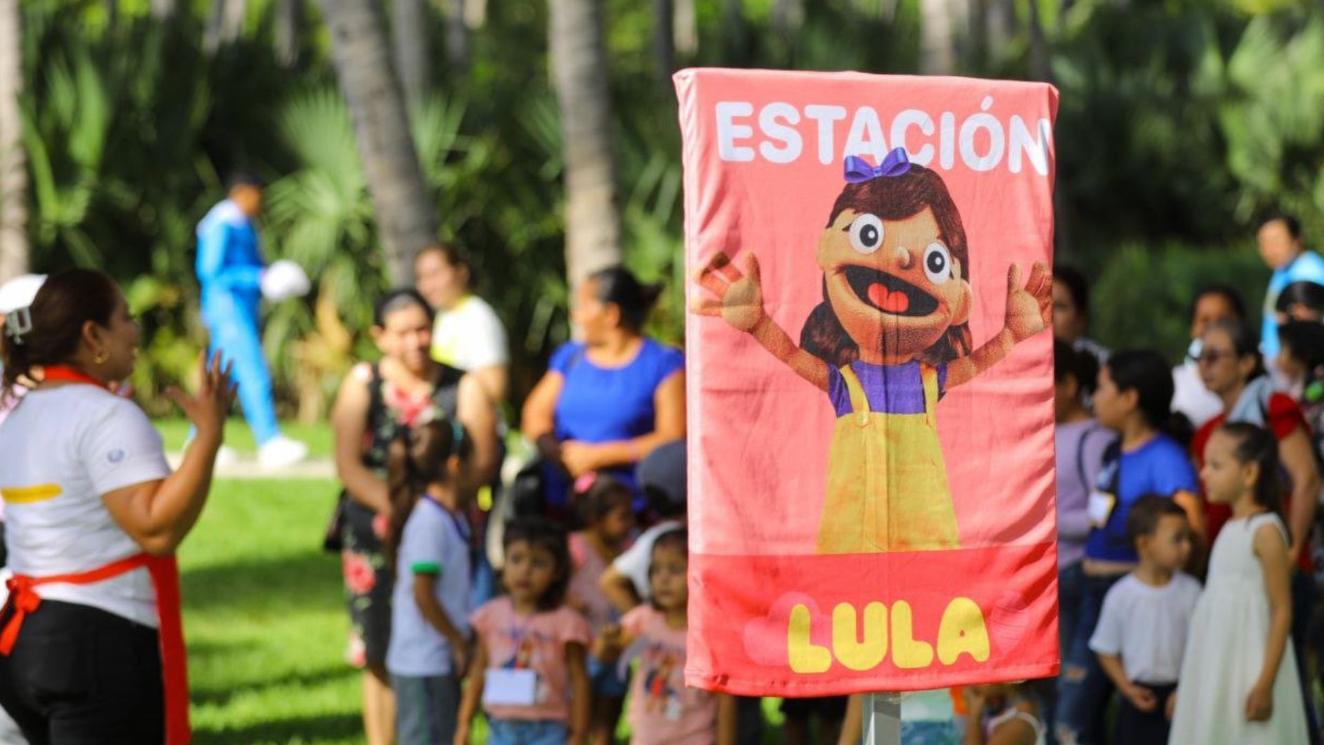 infancia-salvadorena-se-reune-en-punta-roca-la-libertad-para-el-festival-a-jugar-con-lula