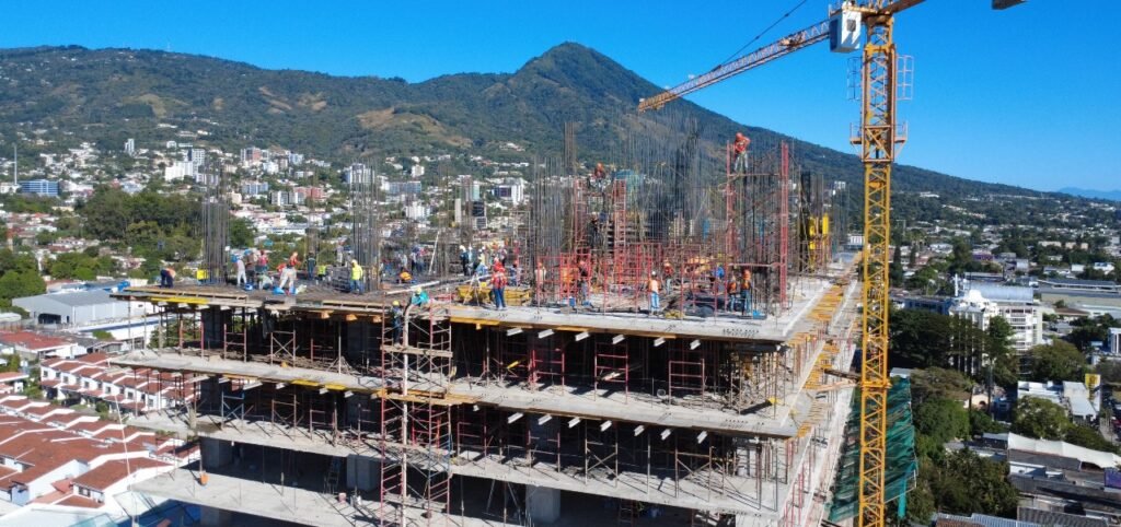 El Salvador fortalece su economía con un sector construcción dinámico y en expansión el-salvador-fortalece-su-economia-con-un-sector-construccion-dinamico-y-en-expansion