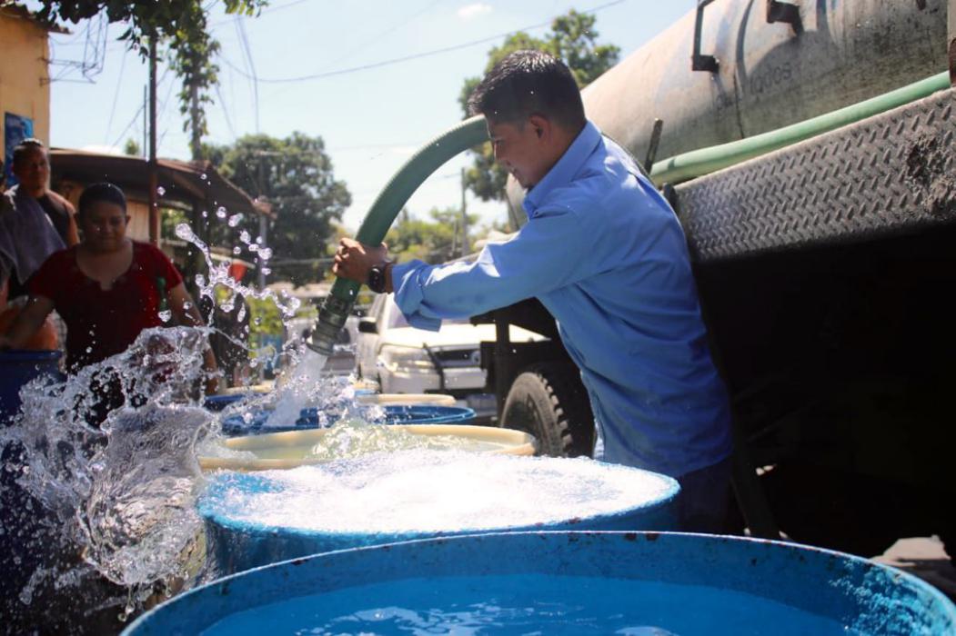 ANDA continúa abasteciendo de agua a familias afectadas anda-continua-abasteciendo-de-agua-a-familias-afectadas
