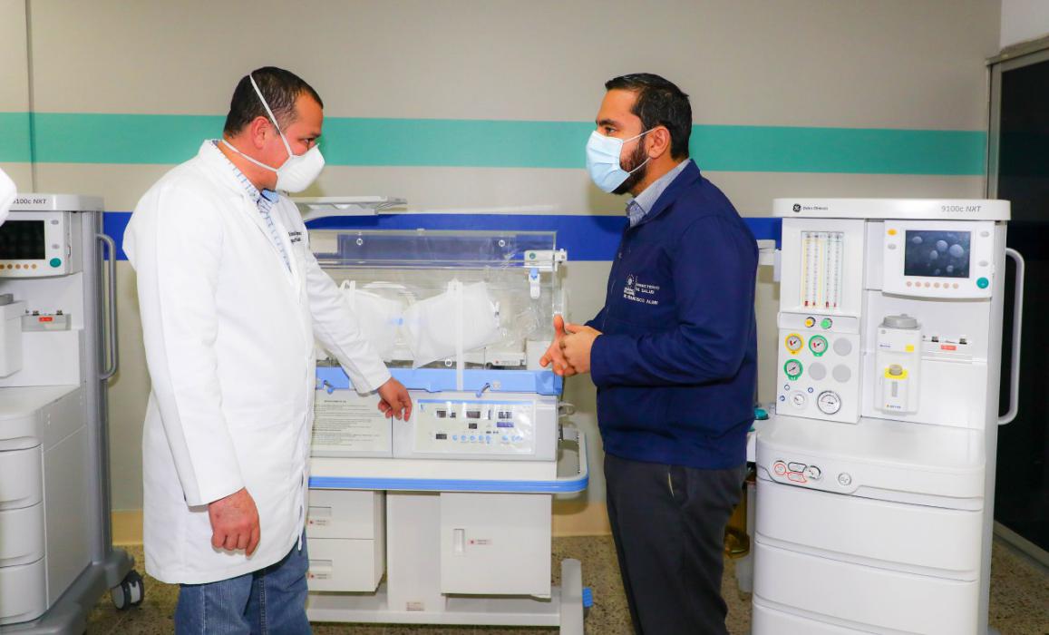 Ministro de Salud entrega nuevo equipo médico al Hospital Nacional Benjamín Bloom ministro-de-salud-entrega-nuevo-equipo-medico-al-hospital-nacional-benjamin-bloom