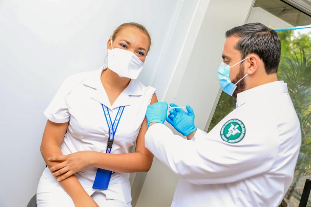 Gobierno roza las 50,000 dosis aplicadas, de las vacunas AstraZeneca, a trabajadores de salud gobierno-roza-las-50000-dosis-aplicadas-de-las-vacunas-astrazeneca-a-trabajadores-de-salud