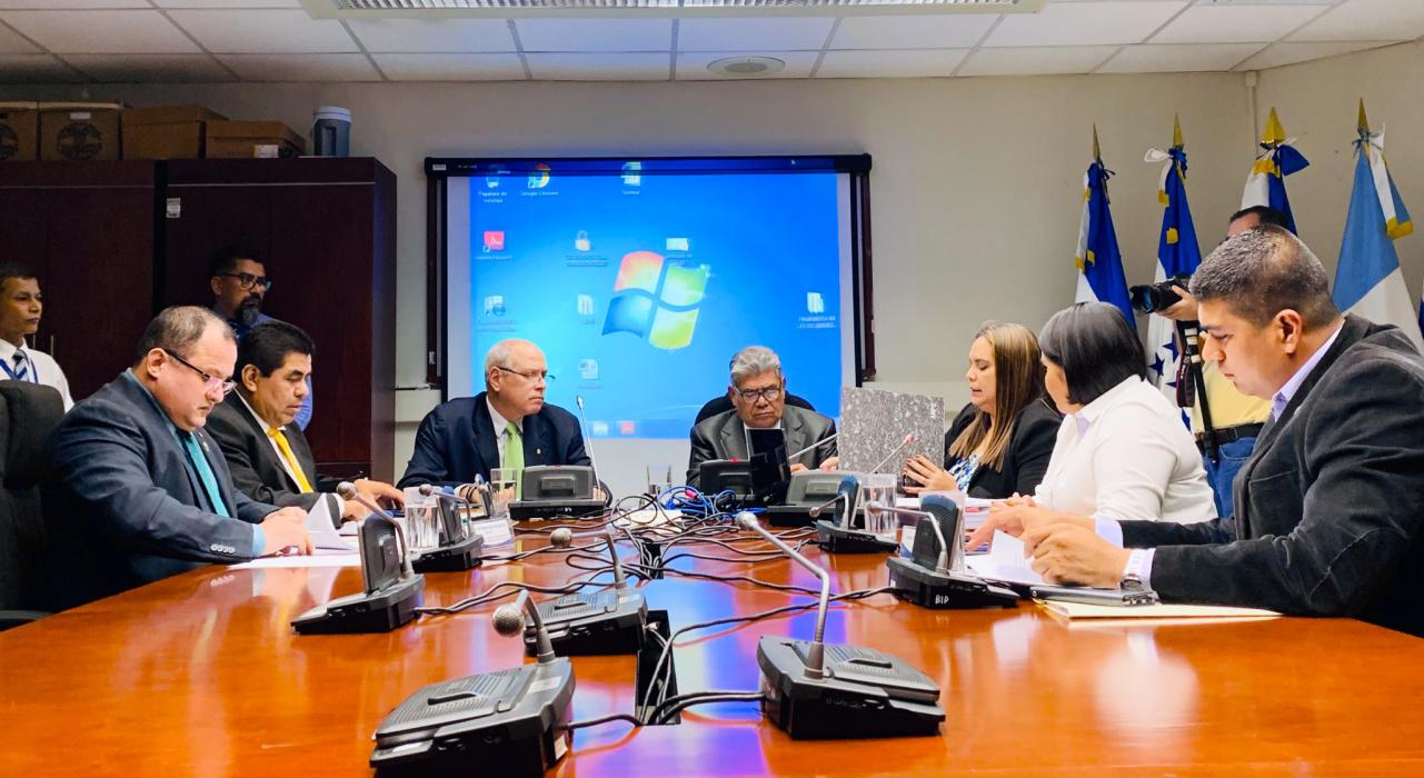 Diputados instalan Comisión de Antejuicio "pactada" contra Quijano diputados-instalan-comision-de-antejuicio-pactada-contra-quijano