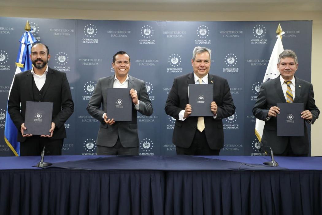 gobierno-firma-convenio-con-el-bcie-para-el-mejoramiento-de-escenarios-deportivos