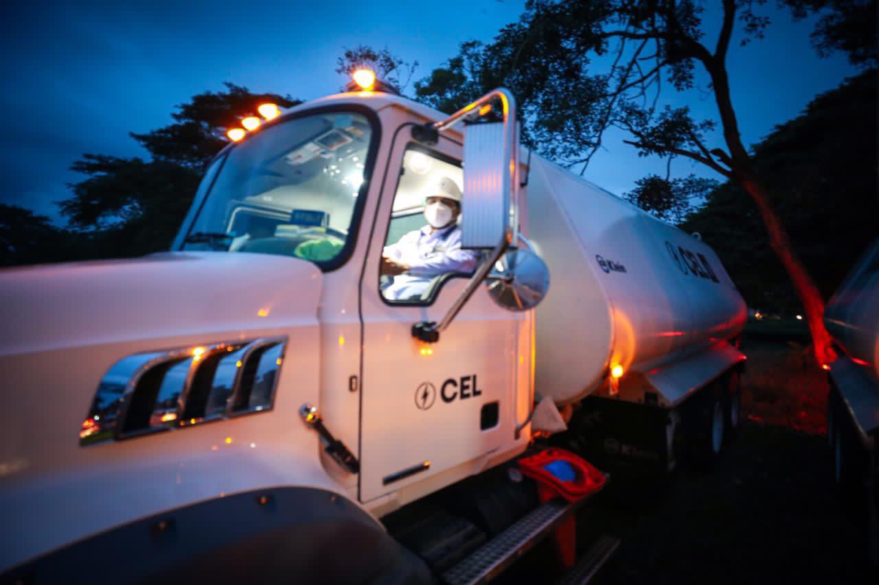 Camiones cisternas de la CEL llevan agua potable a Guatemala y Honduras para pueblos afectados por ETA camiones-cisternas-de-la-cel-llevan-agua-potable-a-guatemala-y-honduras-para-pueblos-afectados-por-eta