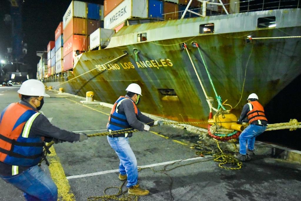 Atraca en el Puerto de Acajutla otro buque con alimentos para las familias salvadoreñas atraca-en-el-puerto-de-acajutla-otro-buque-con-alimentos-para-las-familias-salvadorenas