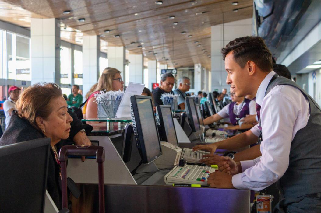 migracion-y-pnc-garantizan-servicios-agiles-y-seguros-en-aeropuerto-internacional