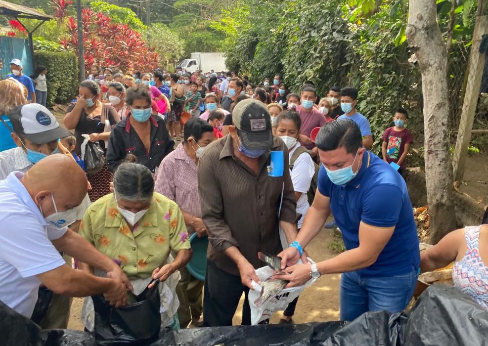 ricardo-rivas-visita-y-entrega-ayuda-a-cientos-de-familias-del-municipio-de-jayaque
