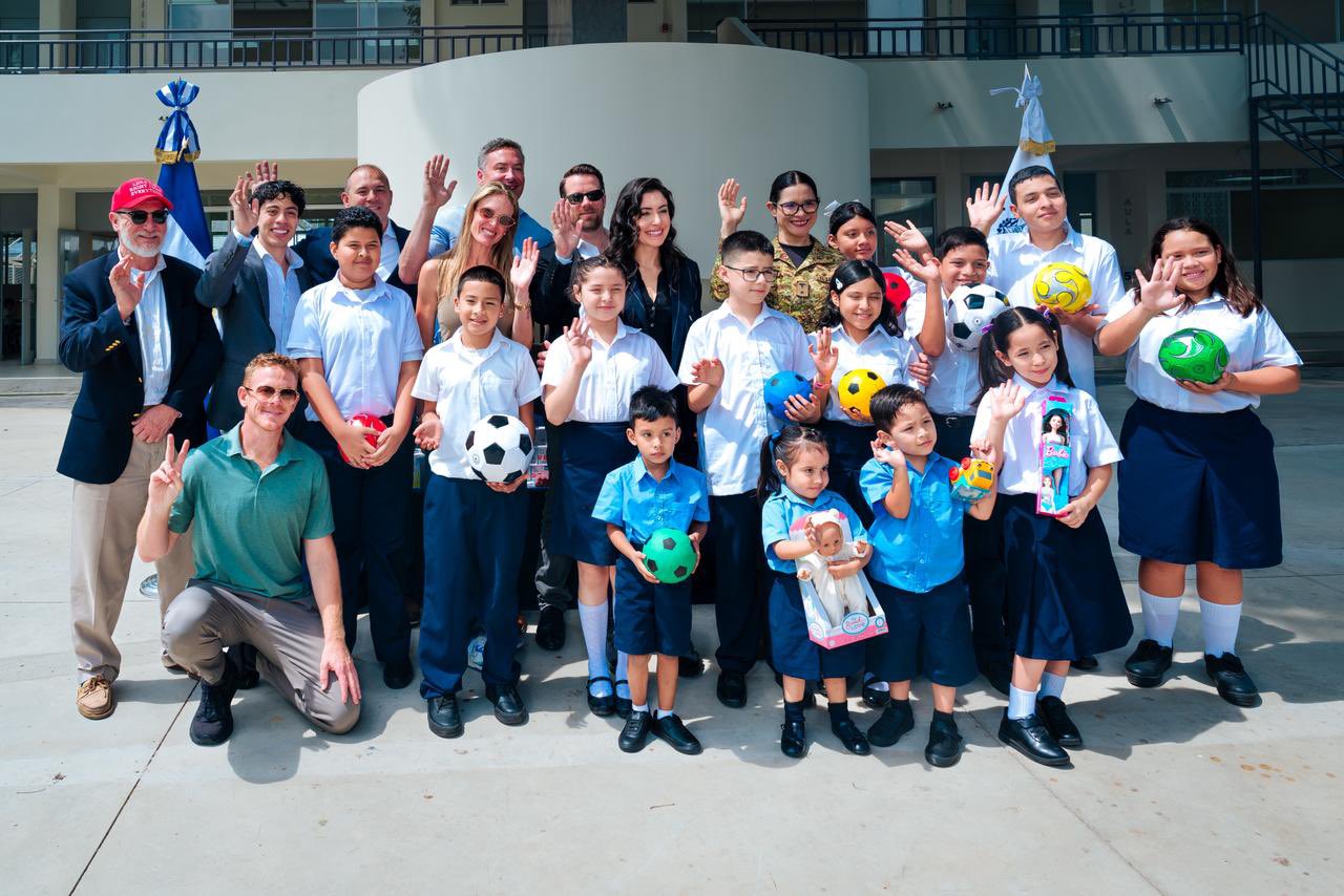 el-salvador-debe-ser-un-ejemplo-a-seguir-por-eeuu-en-educacion-congresista-anna-paulina-luna