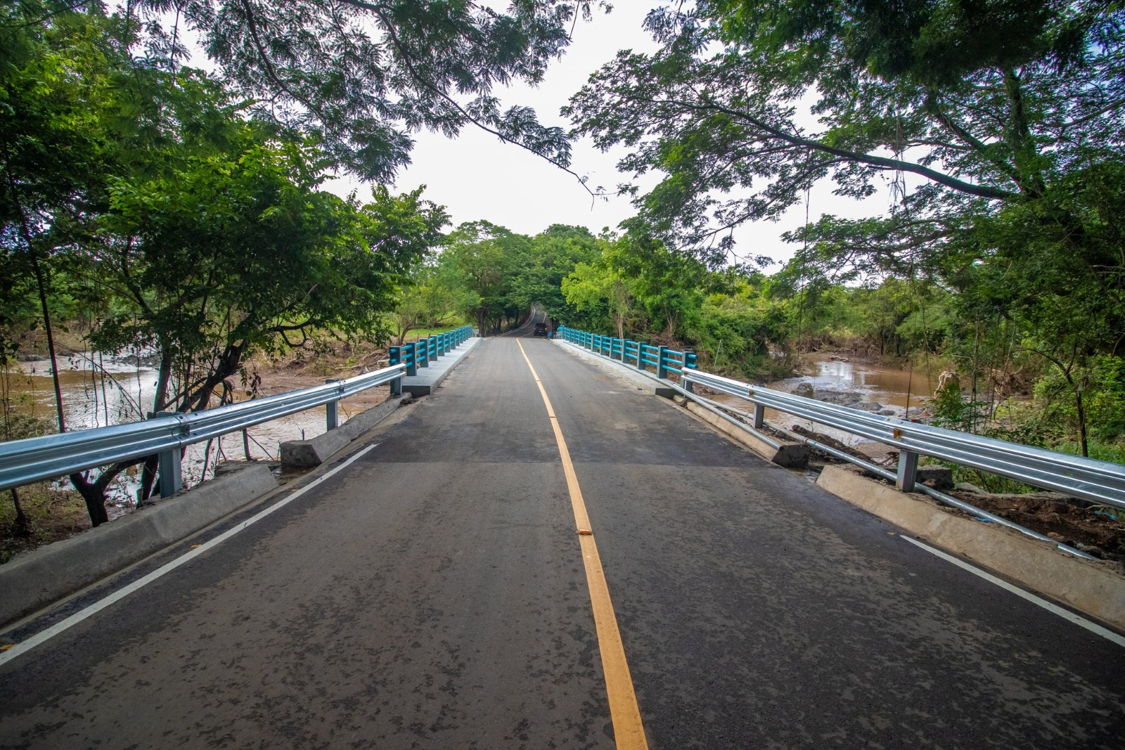 dom-renueva-calle-y-puente-que-conecta-varios-distritos-de-san-miguel