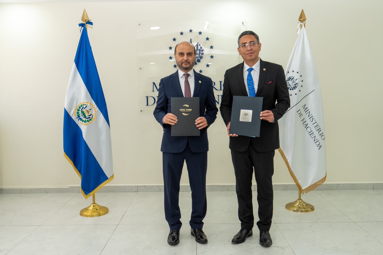 Hacienda y OPEC firman acuerdo financiero para fortalecer turismo y agricultura en El Salvador hacienda-y-opec-firman-acuerdo-financiero-para-fortalecer-turismo-y-agricultura-en-el-salvador