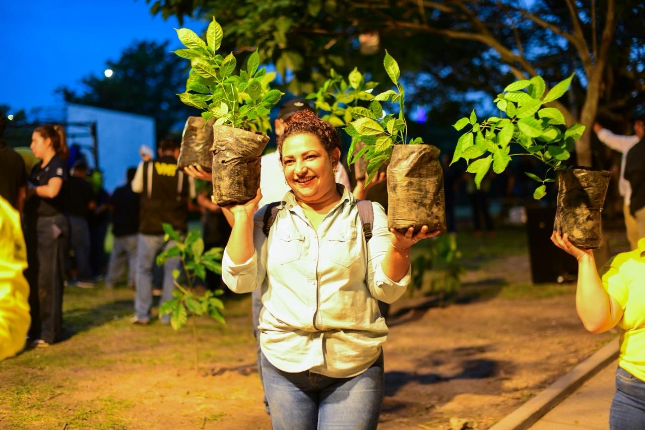 gobierno-reforesta-parque-bicentenario-con-20-mil-arboles