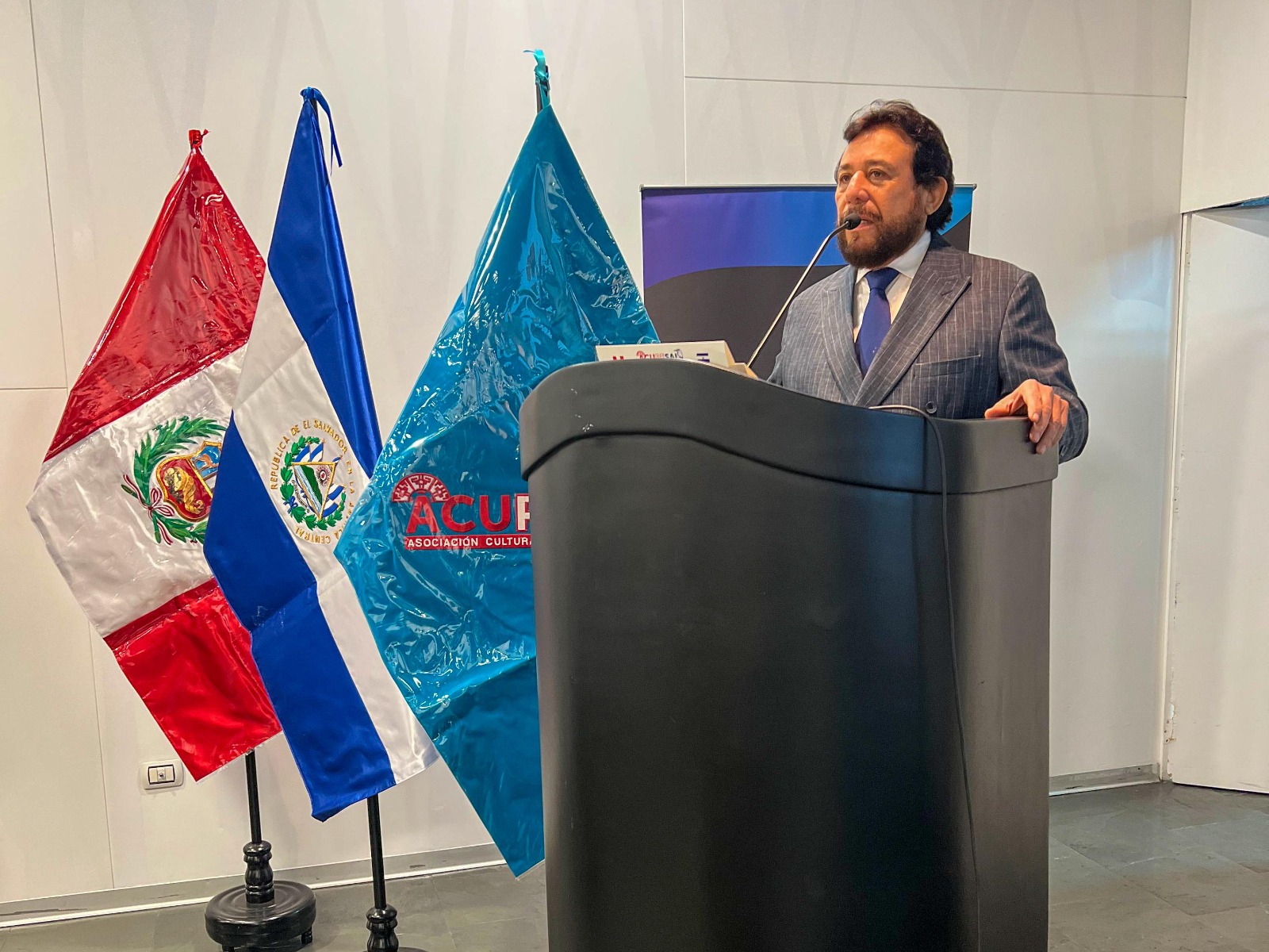 felix-ulloa-conversa-con-inversionistas-en-peru-sobre-transformacion-de-el-salvador