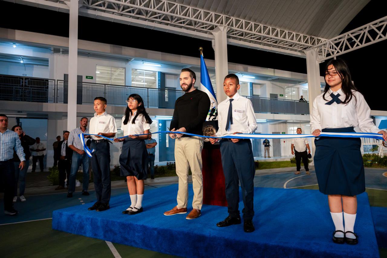presidente-bukele-entrega-70-centros-educativos-completamente-modernizados