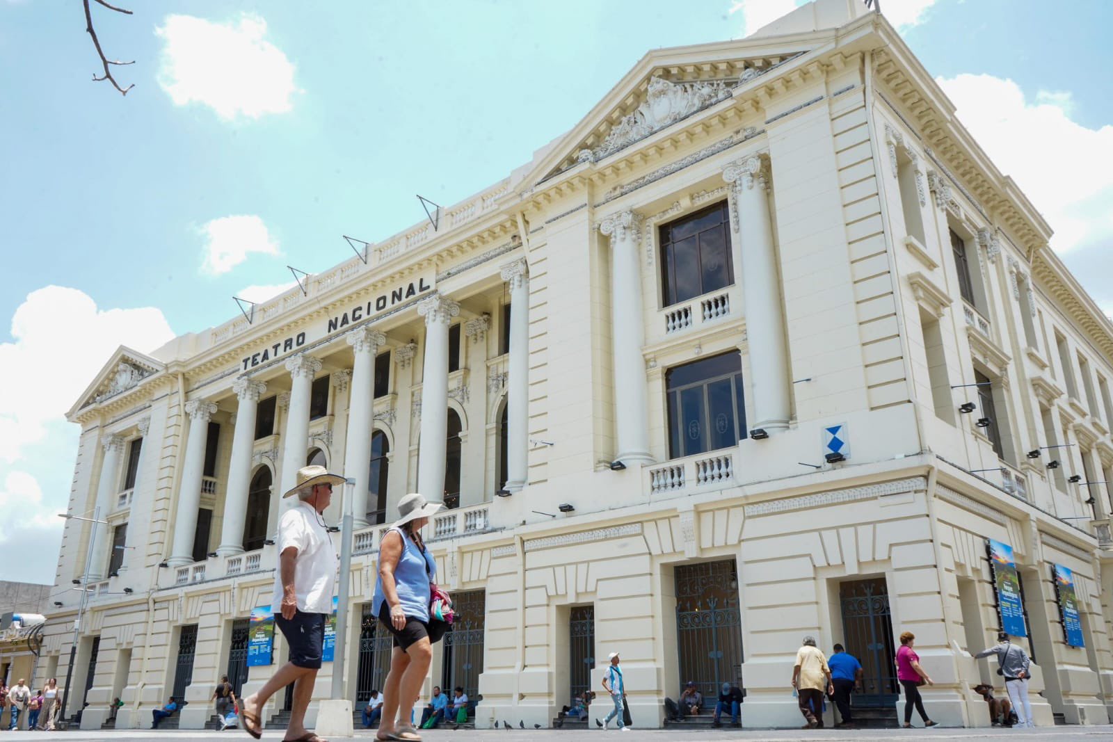el-salvador-recibio-23-millones-de-turistas-extranjeros-entre-enero-y-julio-2025