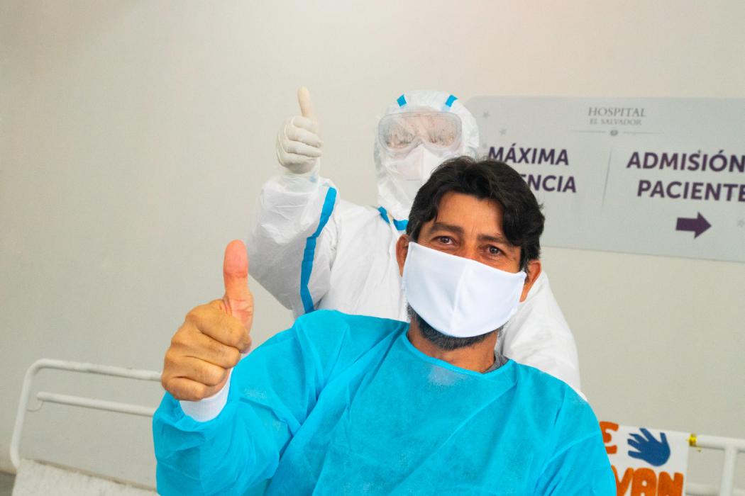 Hospital El Salvador celebra el alta de 26 salvadoreños más que vencieron el COVID-19 hospital-el-salvador-celebra-el-alta-de-26-salvadorenos-mas-que-vencieron-el-covid-19