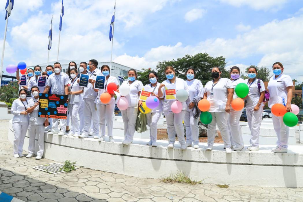 Personal del Hospital El Salvador celebra el alta de 28 pacientes más que vencieron el COVID-19 personal-del-hospital-el-salvador-celebra-el-alta-de-28-pacientes-mas-que-vencieron-el-covid-19