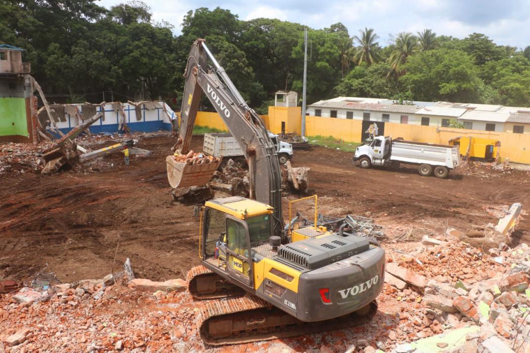 Demolición del expenal de Sonsonate lleva un 70% de avance demolicion-del-expenal-de-sonsonate-lleva-un-70-de-avance