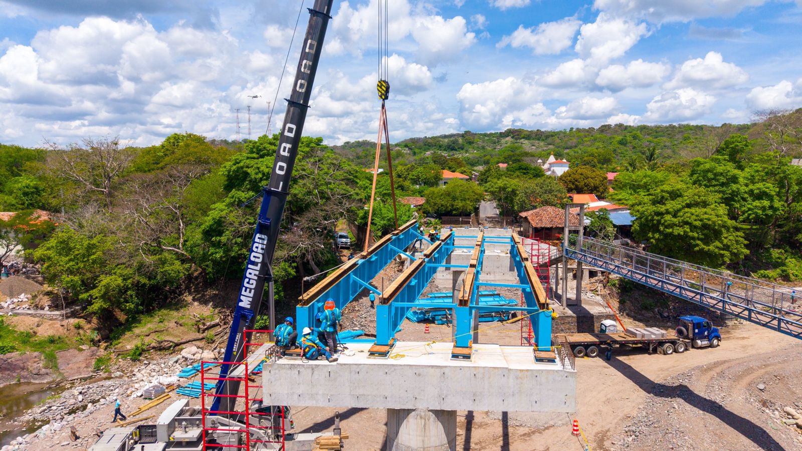 dom-avanza-en-la-construccion-del-puente-sobre-rio-el-sauce-en-la-union