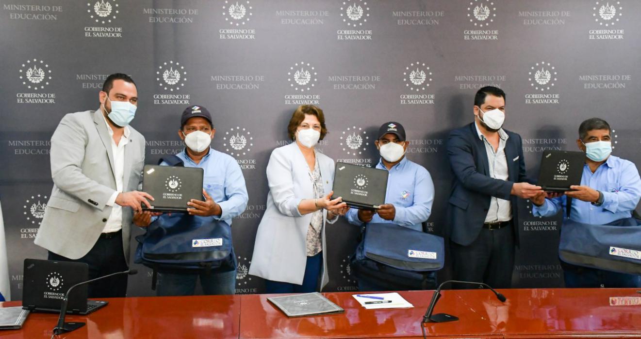 gobierno-entregara-computadoras-a-8000-docentes-con-enfermedades-cronicas-hasta-su-hogar