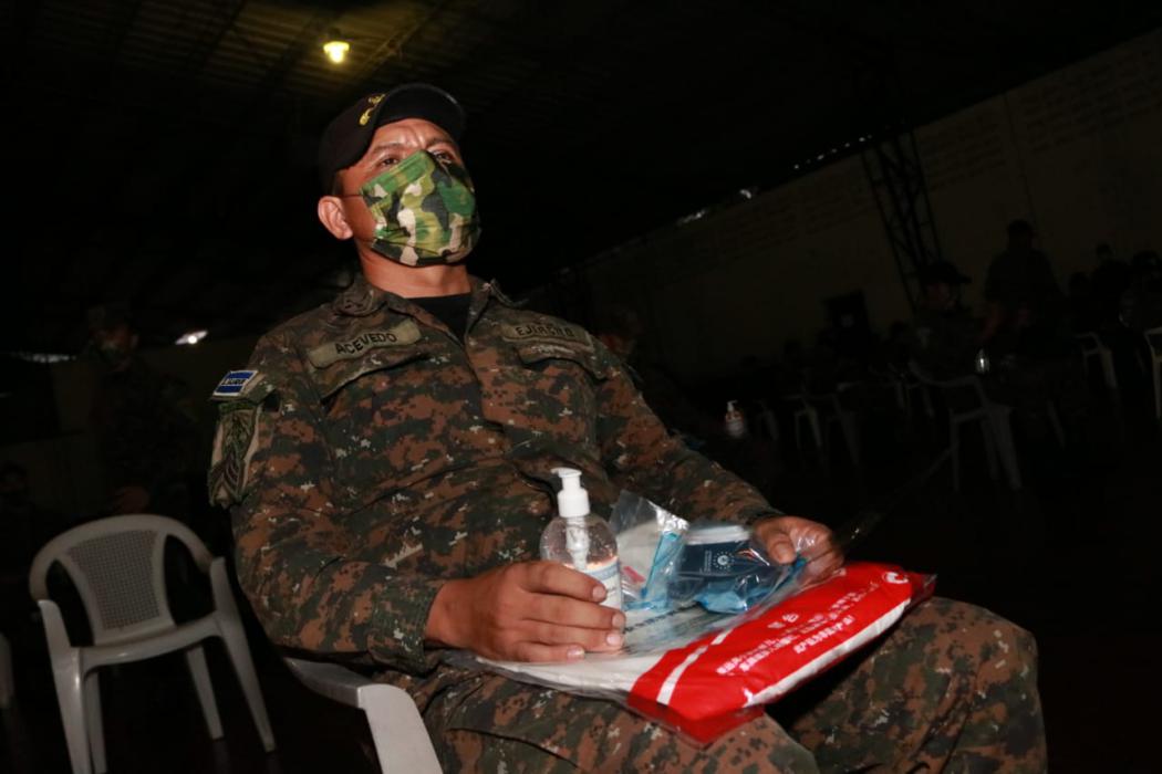 Entregan equipo de protección a militares que elaboran paquetes alimentarios entregan-equipo-de-proteccion-a-militares-que-elaboran-paquetes-alimentarios
