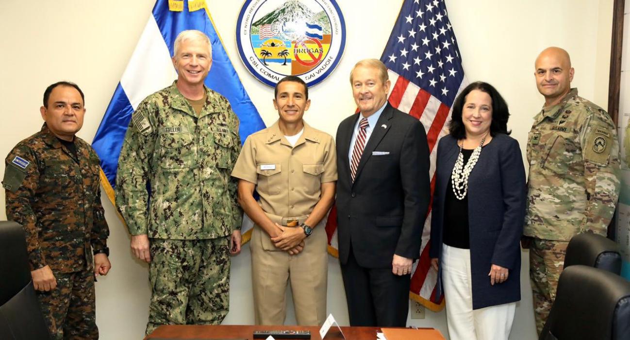 Ministro de Defensa se reúne con jefe del Comando Sur de EE.UU. ministro-de-defensa-se-reune-con-jefe-del-comando-sur-de-eeuu