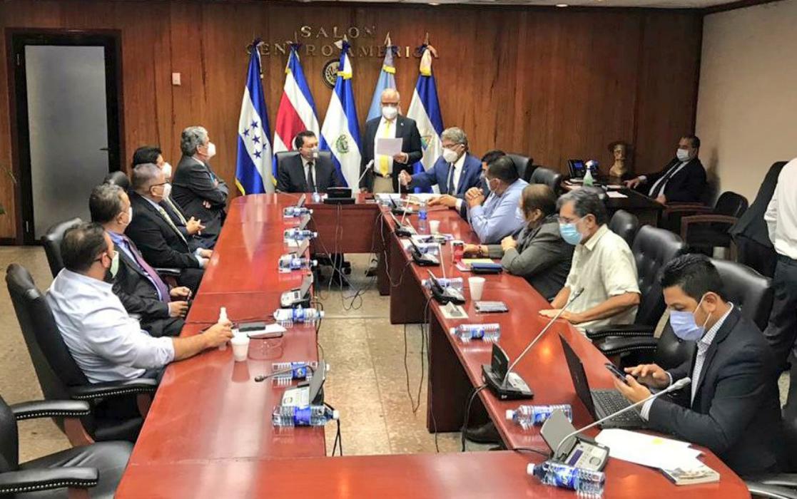 Diputados suman 15 días dilatando asignación de $250 millones para atender pandemia diputados-suman-15-dias-dilatando-asignacion-de-250-millones-para-atender-pandemia