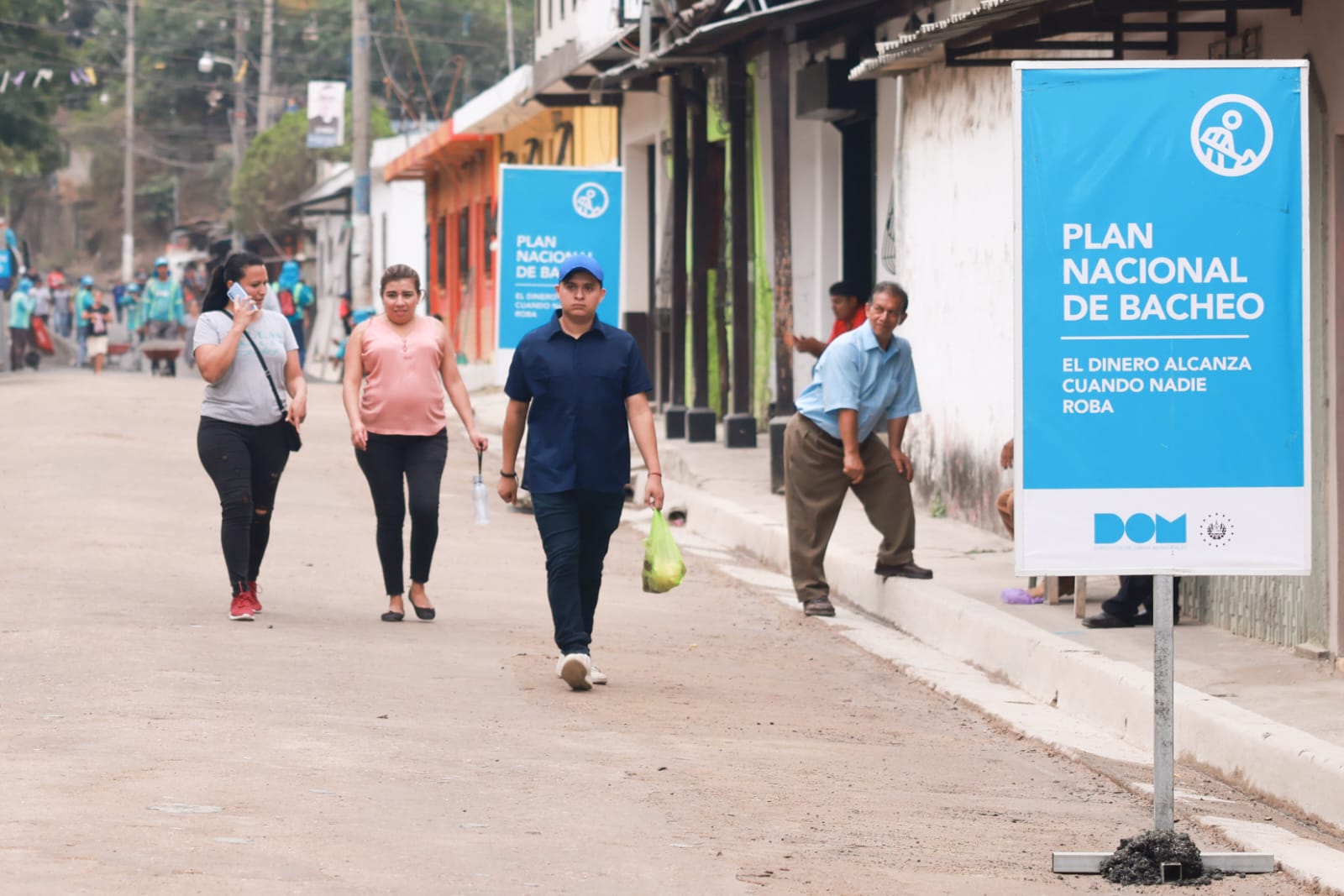 dom-inicia-recuperacion-vial-en-san-jose-villanueva