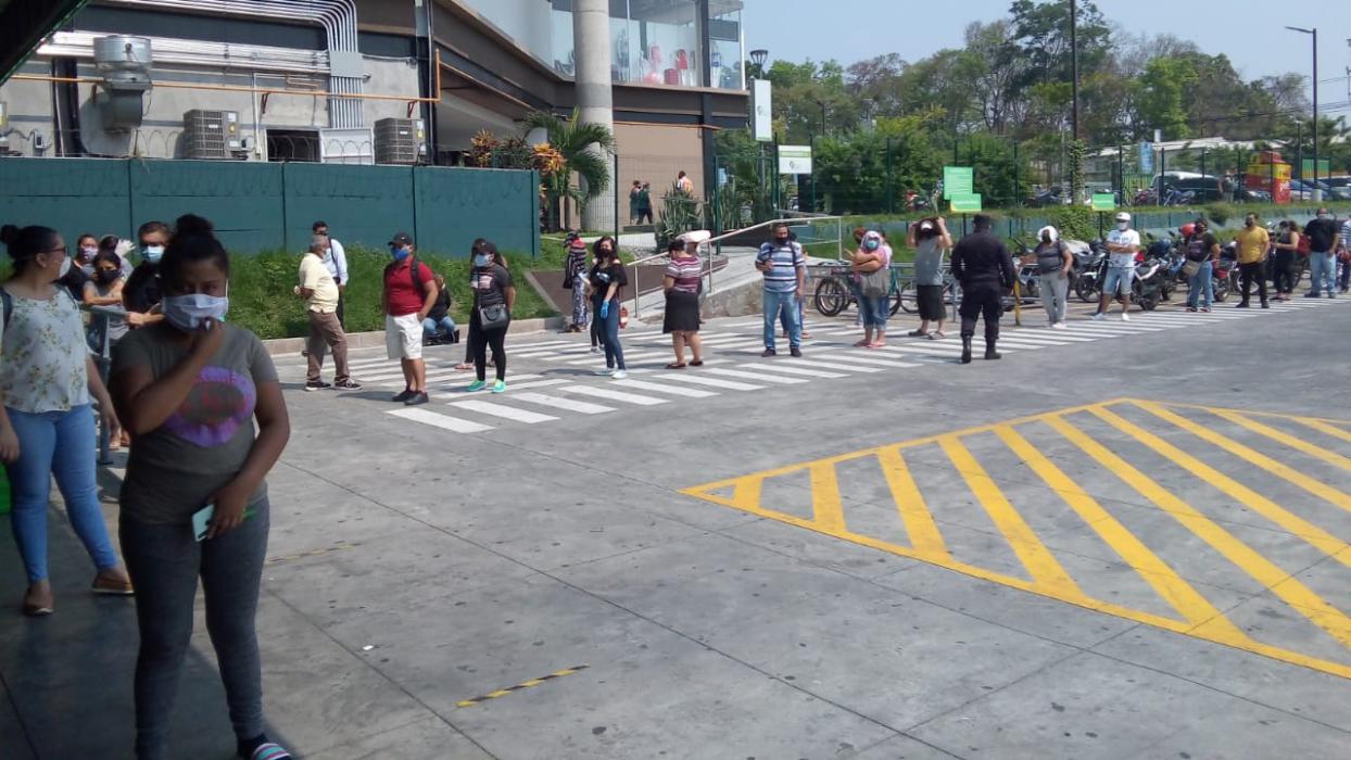 PNC garantiza que se cumpla el distanciamiento social en supermercados pnc-garantiza-que-se-cumpla-el-distanciamiento-social-en-supermercados