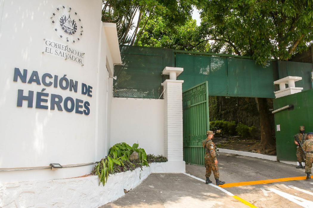 Realizan protesta de pitos cerca de Residencia Presidencial, donde personal médico descansa tras arduas jornadas realizan-protesta-de-pitos-cerca-de-residencia-presidencial-donde-personal-medico-descansa-tras-arduas-jornadas