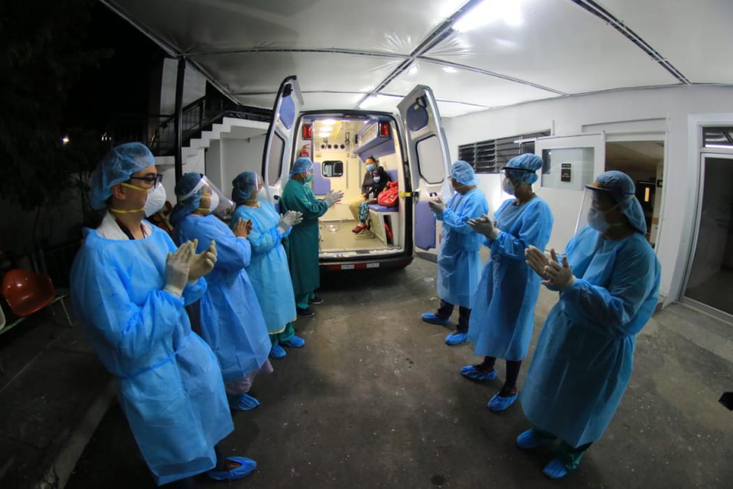 Entre aplausos y sonrisas, niño de 8 años recibe el alta médica tras vencer el COVID-19 entre-aplausos-y-sonrisas-nino-de-8-anos-recibe-el-alta-medica-tras-vencer-el-covid-19