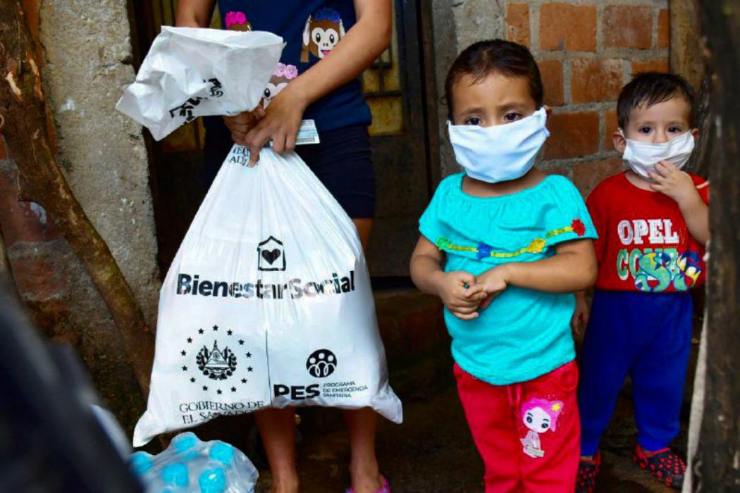 Gobierno entregó paquetes alimentarios a 600 familias de cantón Los Llanitos, Cabañas gobierno-entrego-paquetes-alimentarios-a-600-familias-de-canton-los-llanitos-cabanas