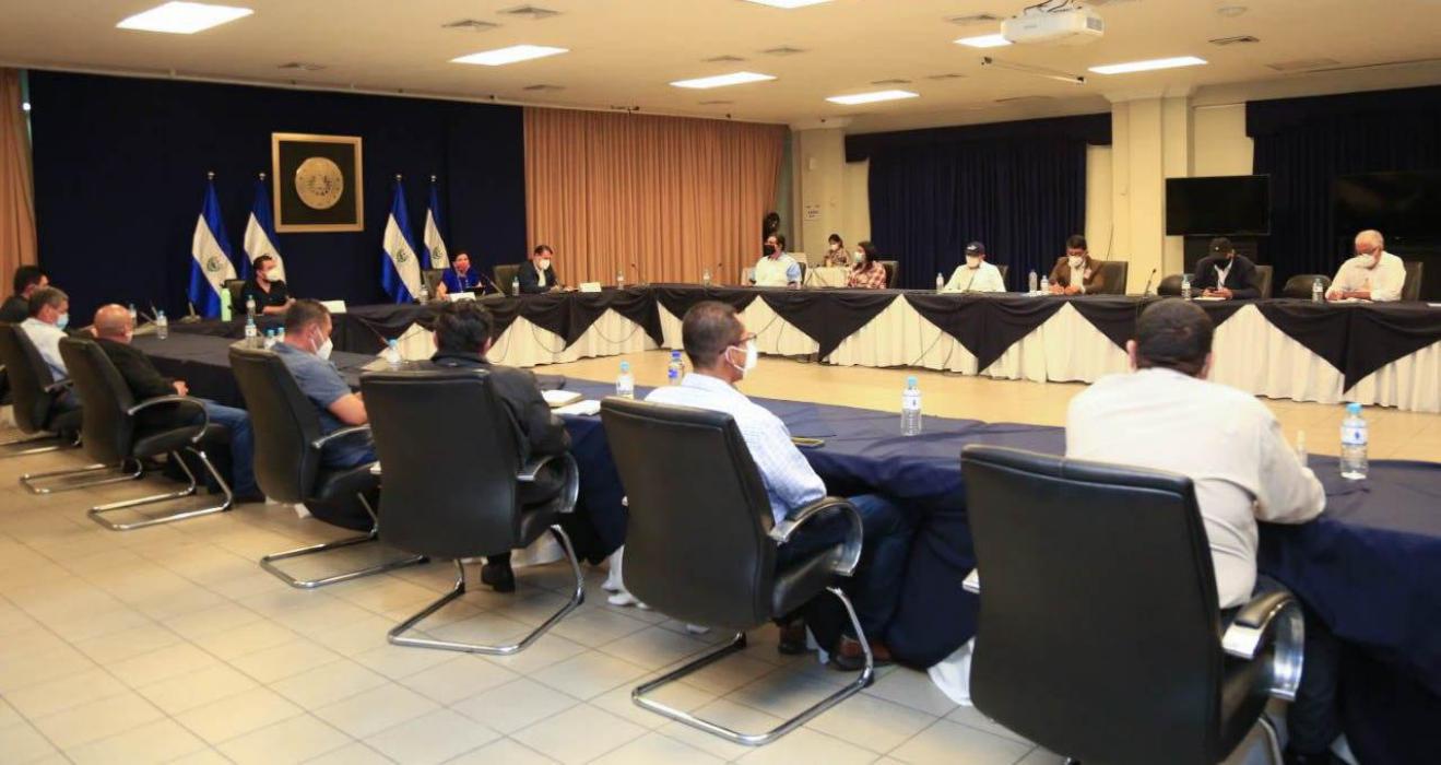 Transportistas apoyan al Gobierno para que reapertura de este rubro sea segura transportistas-apoyan-al-gobierno-para-que-reapertura-de-este-rubro-sea-segura