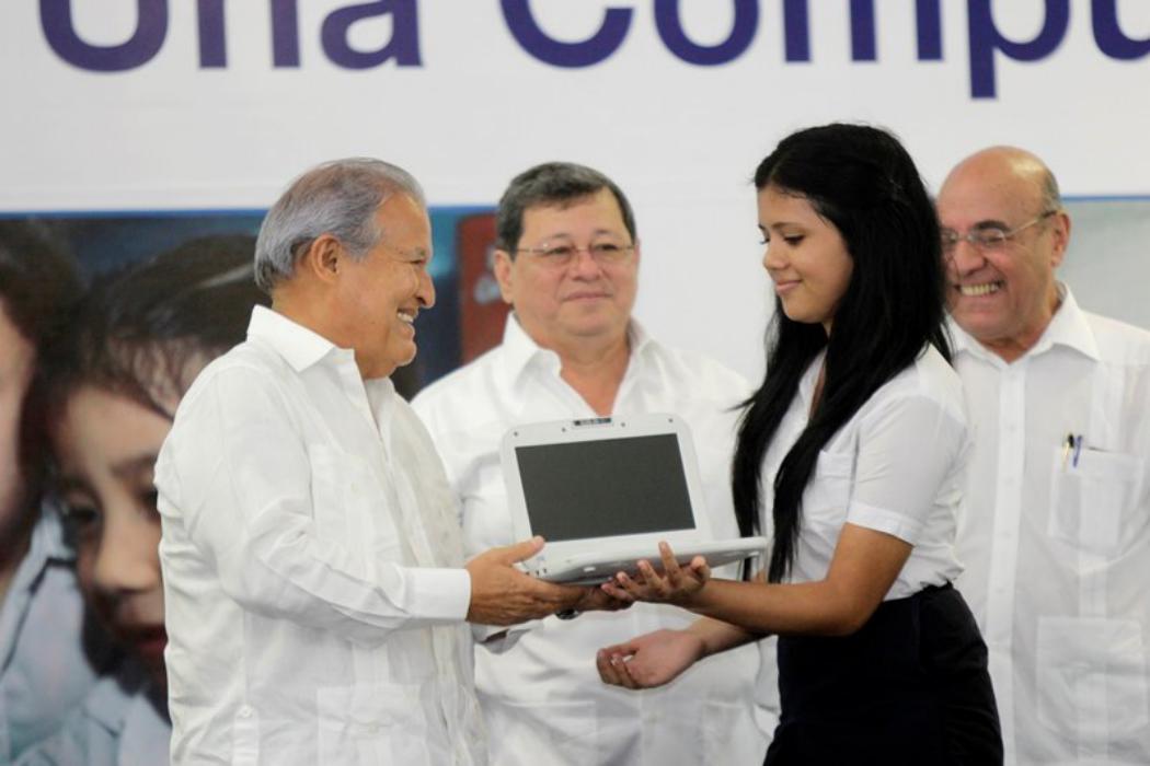FMLN entregó computadoras de juguete y sin internet a menos del 5% de los estudiantes en cinco años fmln-entrego-computadoras-de-juguete-y-sin-internet-a-menos-del-5-de-los-estudiantes-en-cinco-anos