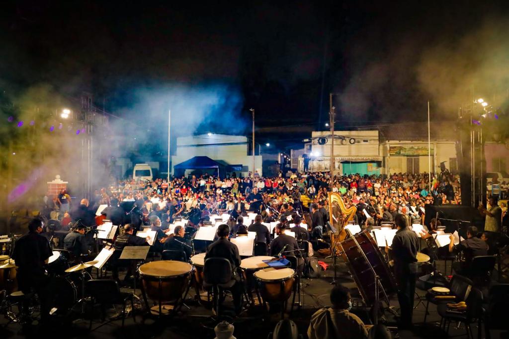 mas-de-1000-personas-asisten-a-concierto-nocturno-de-la-orquesta-sinfonica