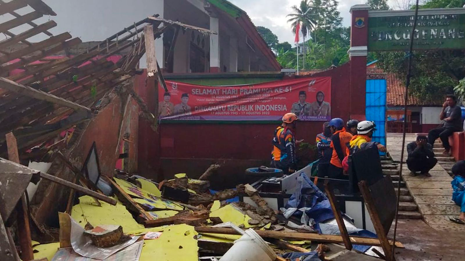 al-menos-162-muertos-y-mas-de-700-heridos-por-terremoto-en-indonesia