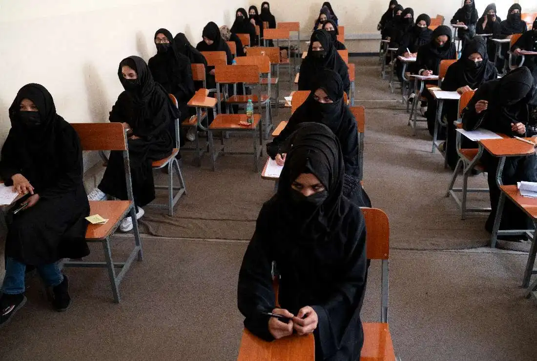 gobierno-taliban-prohibe-la-educacion-a-las-mujeres-afganas